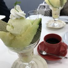 メロンパフェ