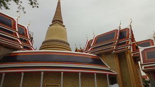 珍しい円形のお寺