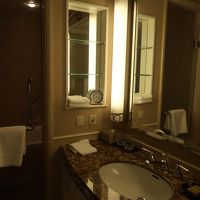 お風呂場と洗面台＆トイレはドアで仕切られていて使いやすい