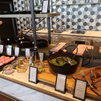 朝食ビュッフェもフツー