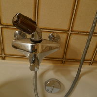 此のコック自体を左右に動かして温度調節、部屋によって違う