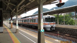 山の中をゆっくり進んでいきます