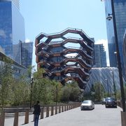 21世紀ニューヨークの象徴。都市再開発もモデルとして重要。
