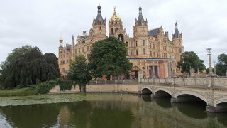 旧市街地の南東にあります。