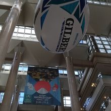 巨大なラグビーボール