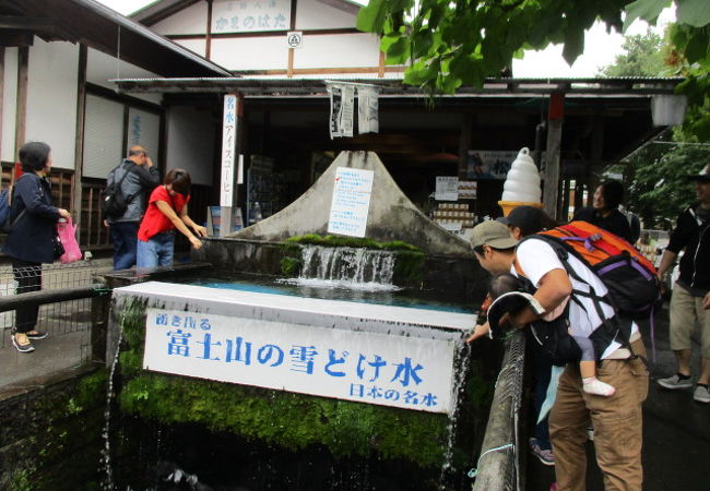 富士山の伏流水を使った名水コーヒーがお勧めです。 