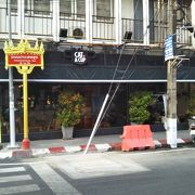 タイで人生初の猫カフェ。割と居心地の良い店である。