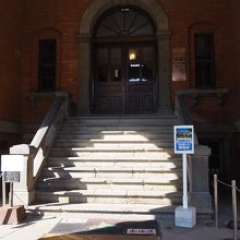 今は改修工事中で、閉館中です。