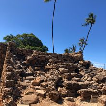 1964年に復元されたとのことですが壊れている様に見えます