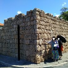 港側から見た砦