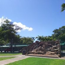 コートハウス方面から見た砦