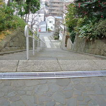 階段の上から下を見たところ