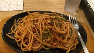 鉄板じゅうじゅう！熱々のパスタ
