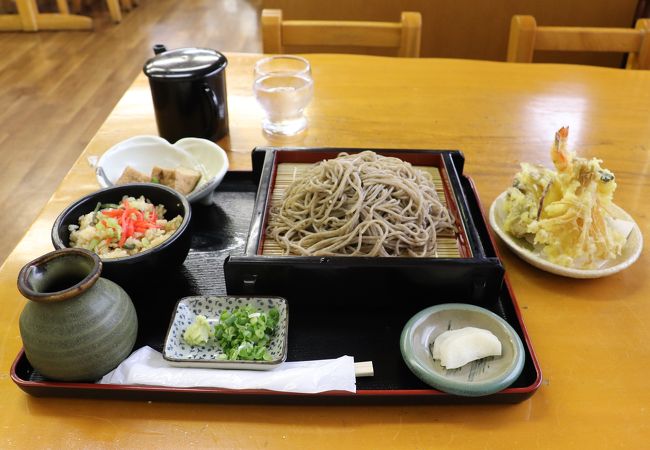 開高飯そば定食に天ぷらを追加して遅いランチを頂きました。