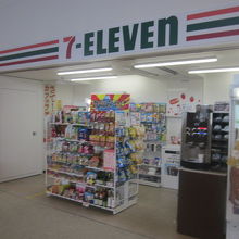 制限エリア内にもコンビニが出来ていました