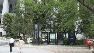 お洒落なカフェ、飲食店は賑わってます。