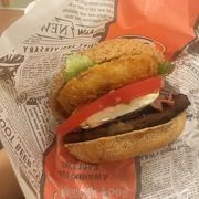 空港で食べる最後の沖縄グルメはハンバーガーできまり