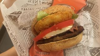 空港で食べる最後の沖縄グルメはハンバーガーできまり