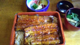 荒川沿いの鰻店。