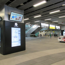 高雄空港からMRTで高尾駅に到着、あの電車は…？