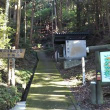 登山口とスタンプ