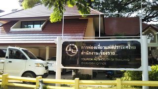 まだ引っ越しの後片付け中だった。無料の地図と冊子をもらった。