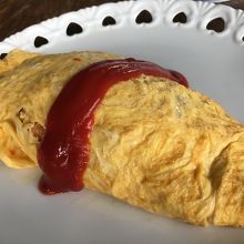 見た目よりもずっと旨いオムライス