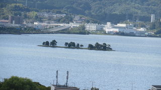 宍道湖に浮かぶただ一つの島