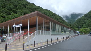 きれいになった谷川岳PA(下り)