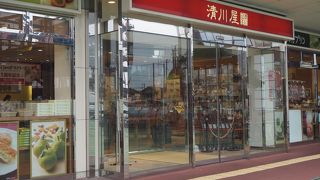 改札を出てすぐ右