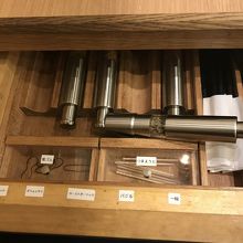 コショウやカレー粉等で独自の味付け