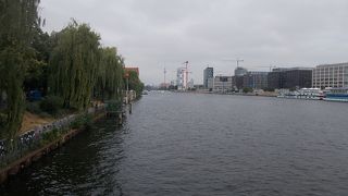 ベルリンの町の東を流れる川です。