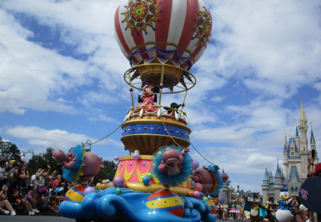ディズニー フェスティバル オブ ファンタジー パレード