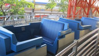 リニアモーターカーでトゥモローランドを一周