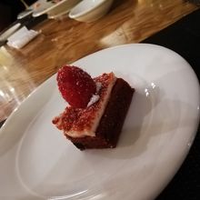 私の大好きなベルベットケーキ。さっぱりでおいしかった。