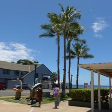 入り口の向こうには海が広がります