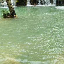 第二の滝の滝壺。水が澄んでいる。