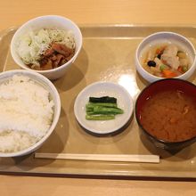 豚モツ煮込み定食