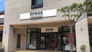 クロックスがアウトレット価格で。