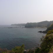 日本海の厳しい自然を感じる海岸