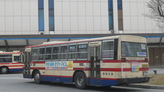 バスがちょっと古いけど・・