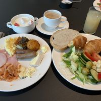 朝食ブッフェです。料理の種類は多いです。