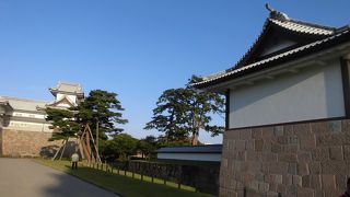 兼六園の隣にあります