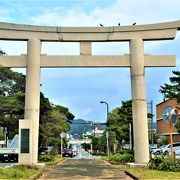 一の鳥居;堂々と若宮大路の真ん中に！