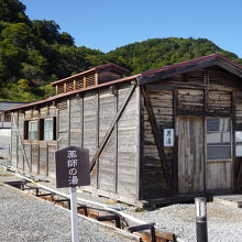 参道沿いに温泉があるのも特徴