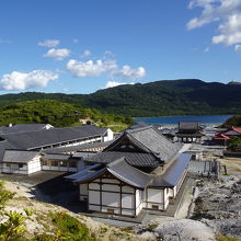 奥の院まで行くと境内が一望できます