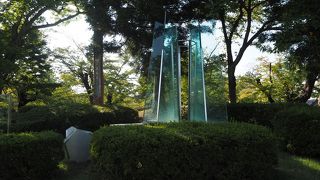 鶴岡公園内にある