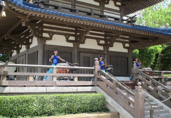 太鼓の演奏が見れます。