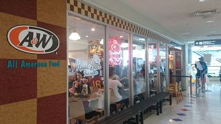 那覇空港3Fの展望台に行く手前にあるアメリカ生まれのファーストフードチェーン。