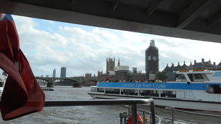 お手軽でロンドンを巡れるテムズ河「リバーボート（リバーバス）」は、カナリーワーフ、グリニッジ方面へも行ける